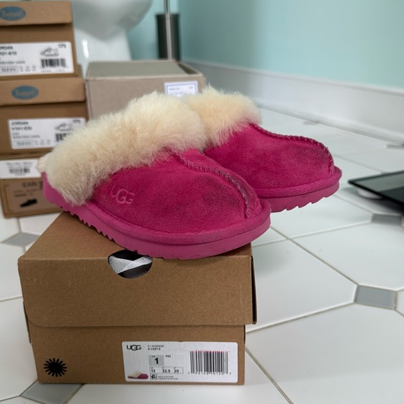 Ugg children’s slipper - Picture 1 of 4